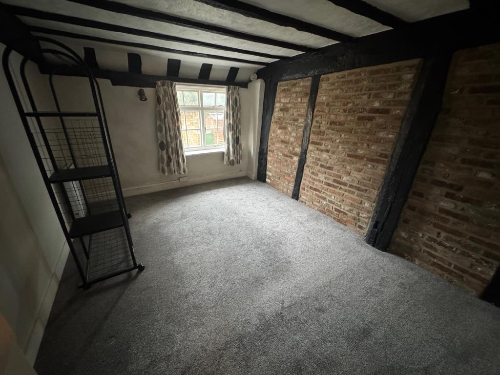 Lot: 109 - THREE-BEDROOM COTTAGE FOR IMPROVEMENT - Bedroom 2